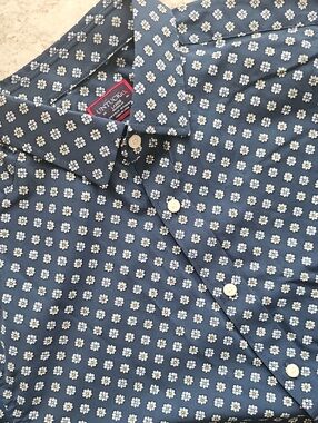 UNTUCKit Navy Short-Sleeve Button-Down with White Geo Dots